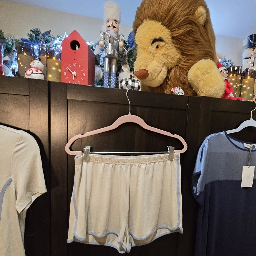 Frette Luxury NWT 2026 Spring Beige Blue Pajamas Top/Short Pants! 💝 - Picture 10 of 17
